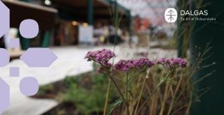 Blomster ved gade 330x170 Polyester Banner med øjer