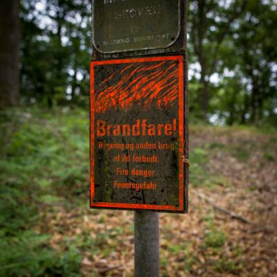 Skilt: Brandfare! Rygning & brug af åben ild forbudt, DK, GB